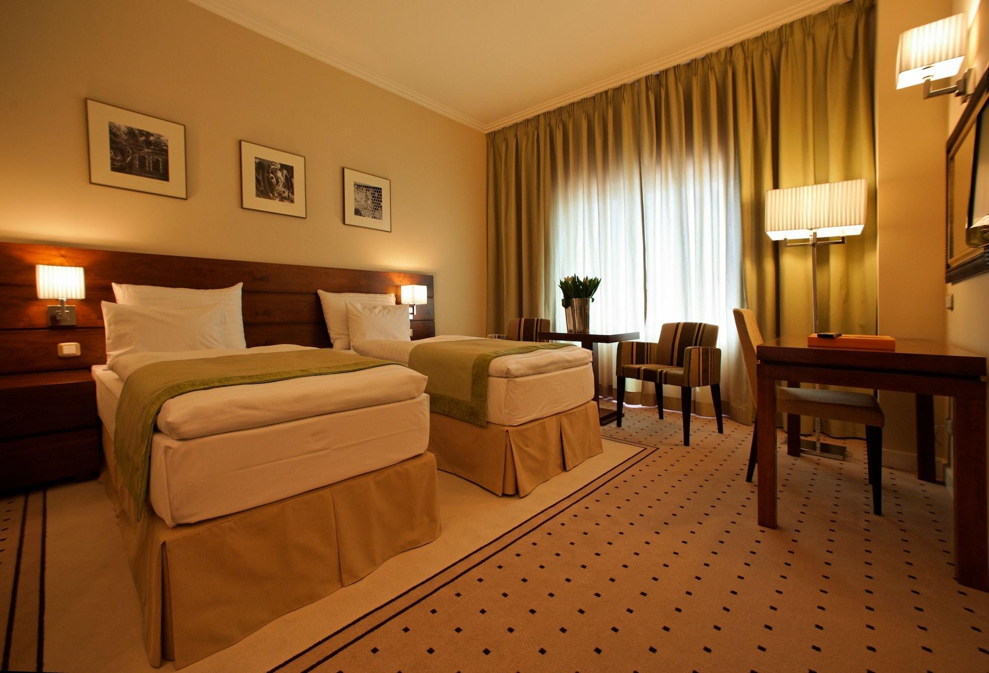 Capital Plaza Hotel Bucharest Exterior photo